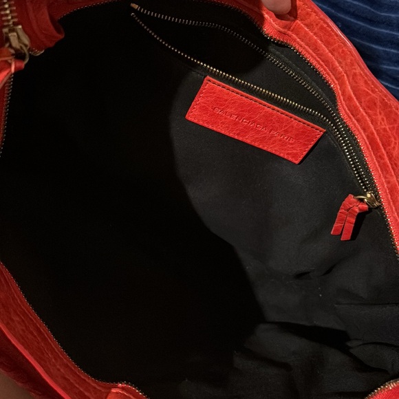 BALENCIAGA 
Agneau Laser Cut Cross Classic Gold Hardware City Tomate - Picture 11 of 13